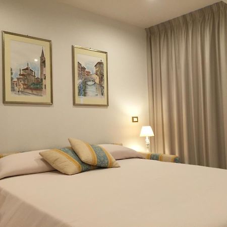 Genovese Villa Elena Appartamenti Varazze Bagian luar foto