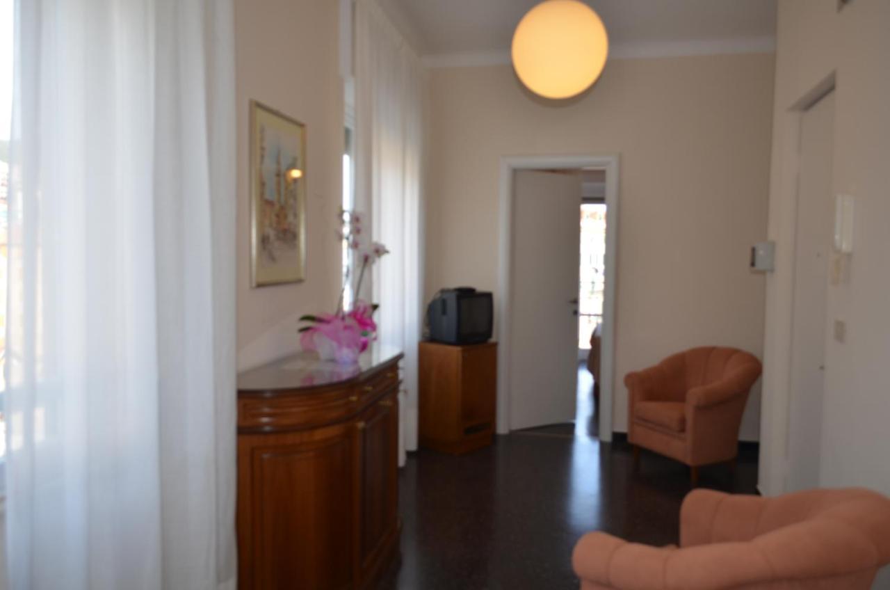 Genovese Villa Elena Appartamenti Varazze Bagian luar foto