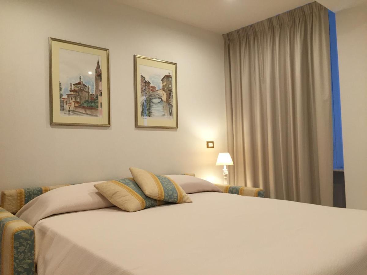 Genovese Villa Elena Appartamenti Varazze Bagian luar foto