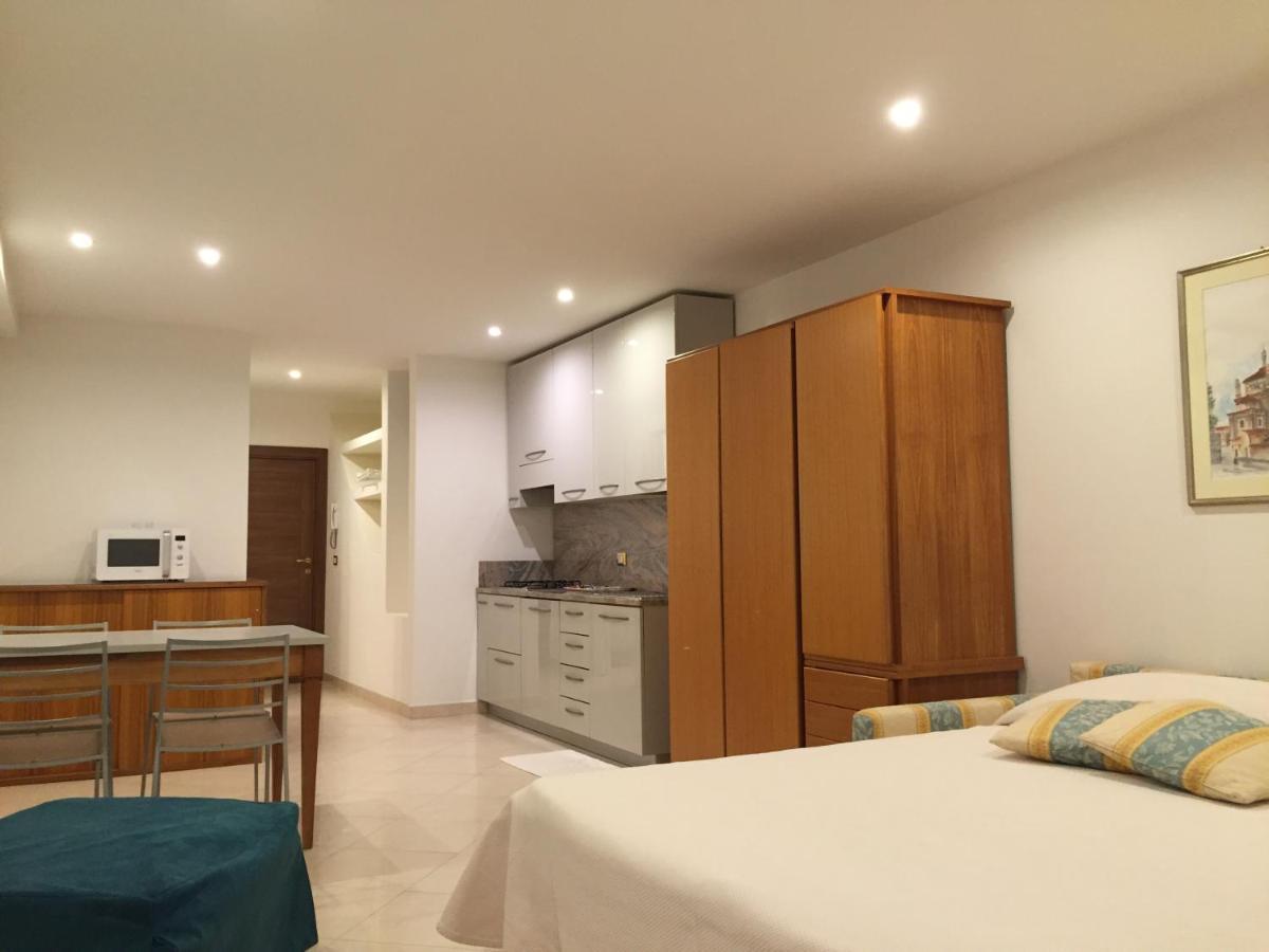 Genovese Villa Elena Appartamenti Varazze Bagian luar foto